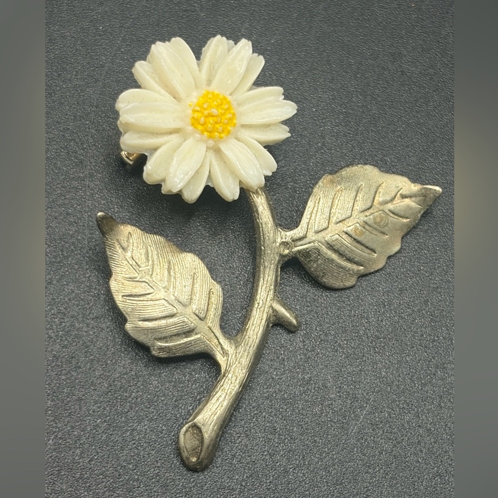 Vintage Virgin Mary Floral Daisy Aster Flower Pin Brooch, Cottagecore Jewelry
